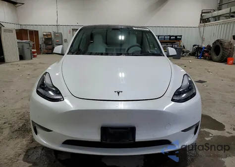 2021 Tesla Model Y z USA, uszkodzony, nr VIN 5YJYGDEE8MF100557